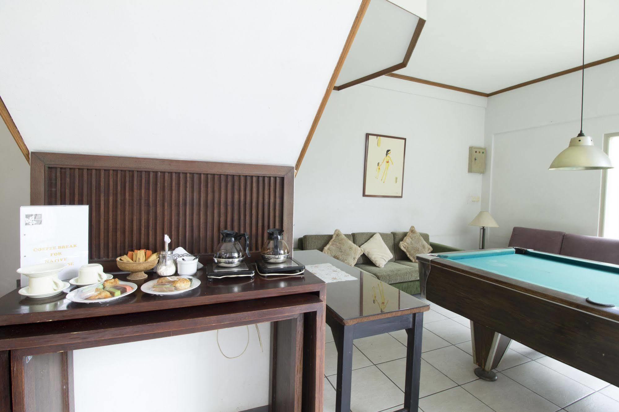 Hotel Reddoorz @ Setrasari Bandung Exterior foto